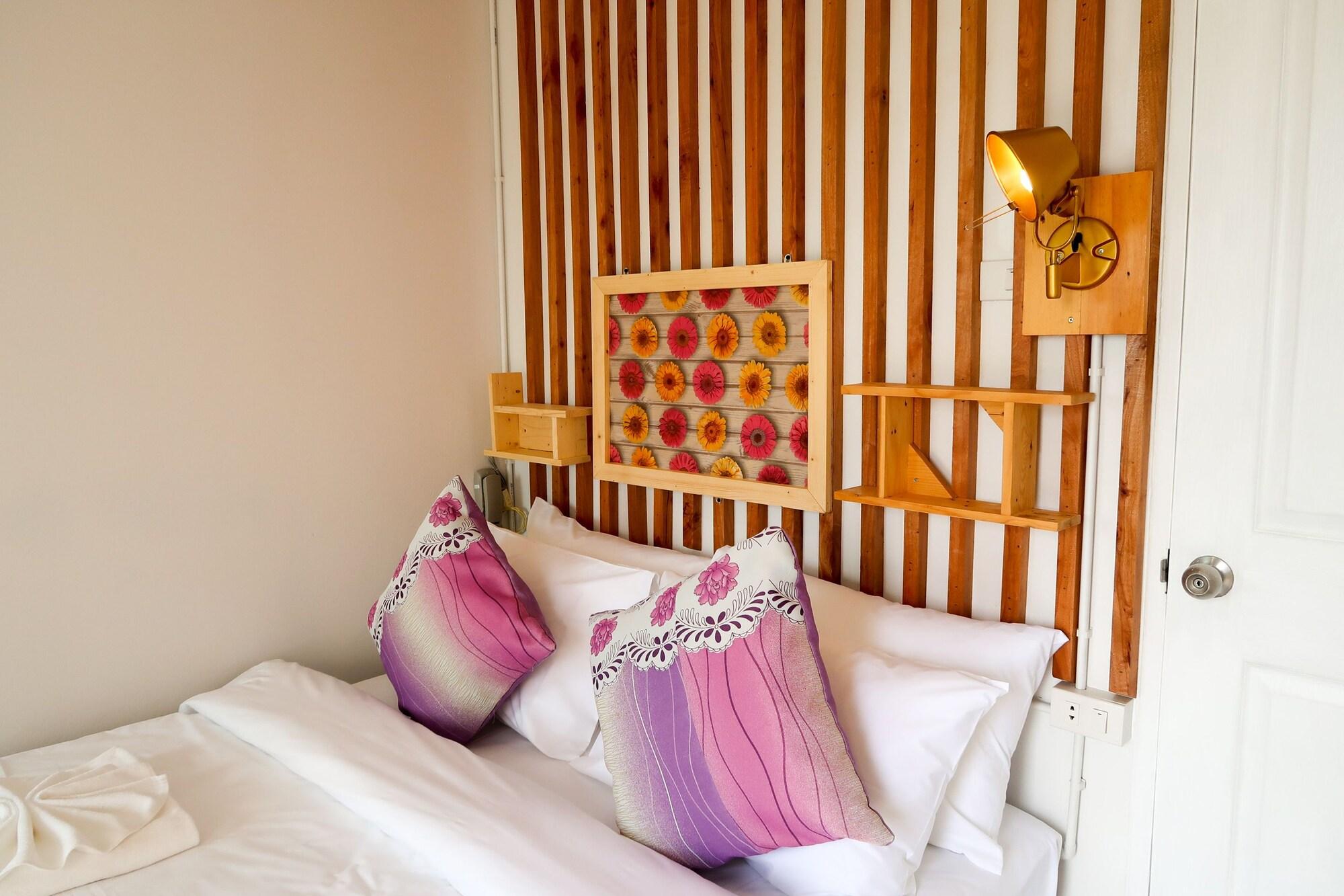Baan URT Suratthani Airport Hotel Surat Thani Buitenkant foto