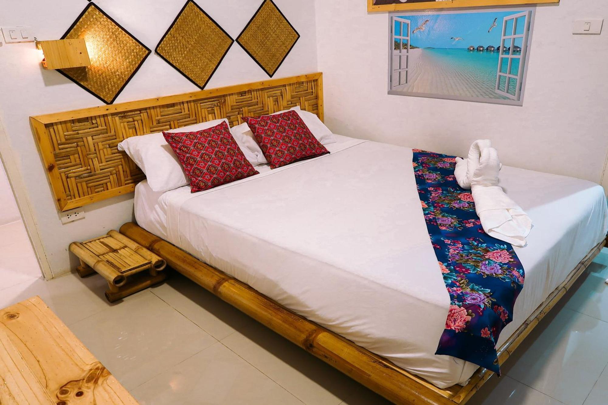 Baan URT Suratthani Airport Hotel Surat Thani Buitenkant foto