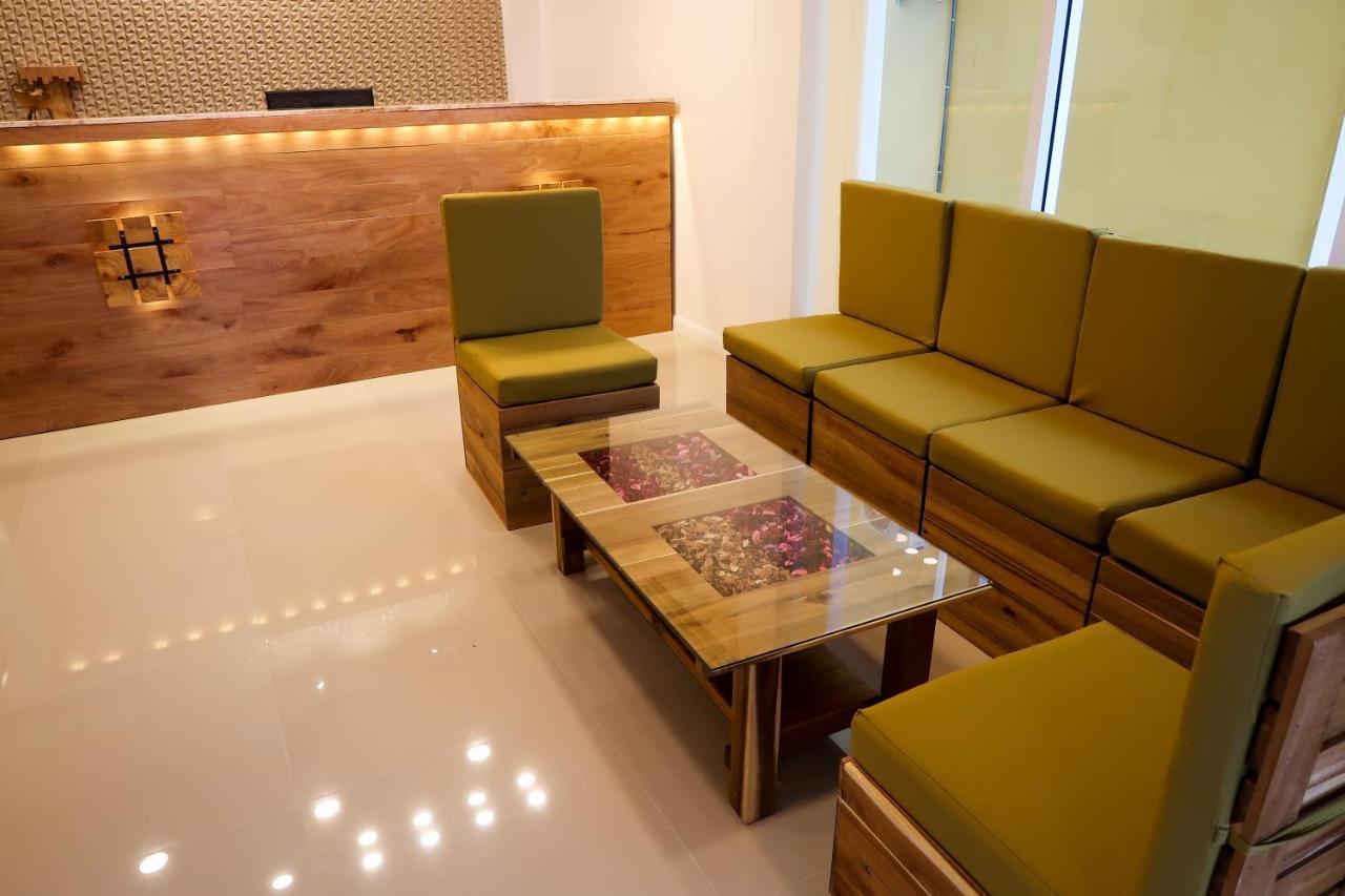 Baan URT Suratthani Airport Hotel Surat Thani Buitenkant foto
