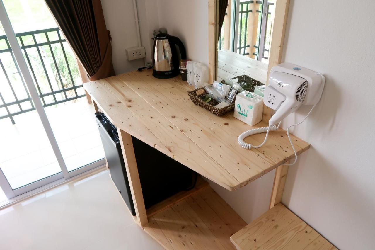 Baan URT Suratthani Airport Hotel Surat Thani Kamer foto